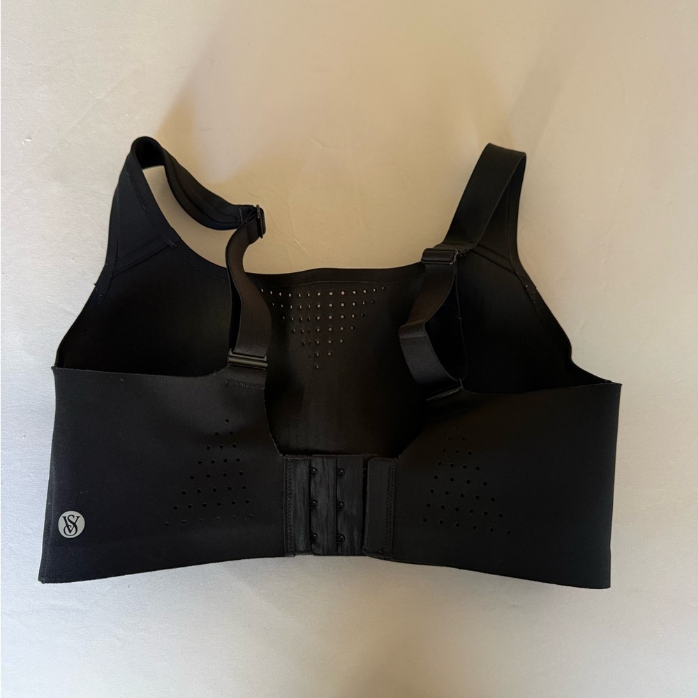 Victoria's Secret featherweight max sports bra - Picture 2 of 7